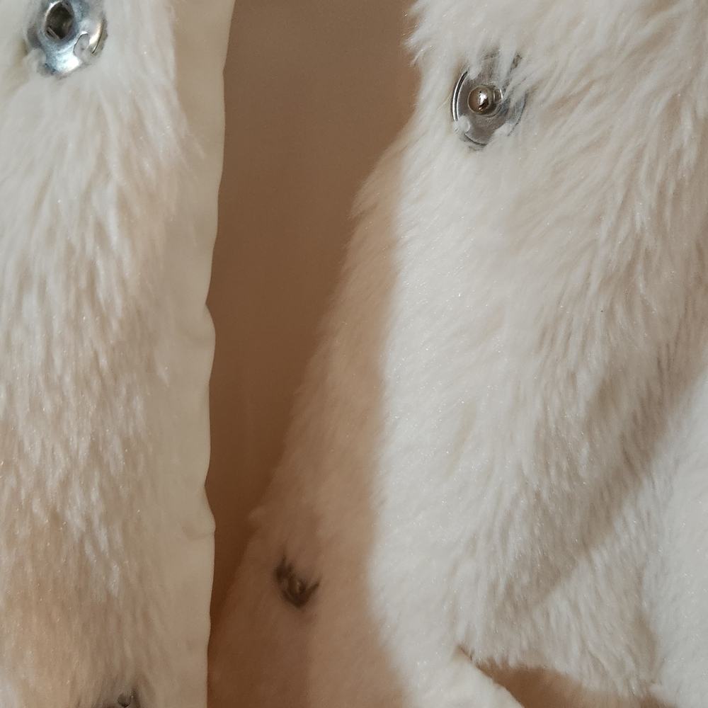 Childrens (Girls Size 10) Cream Faux Fur Coat - Picture 4 of 8